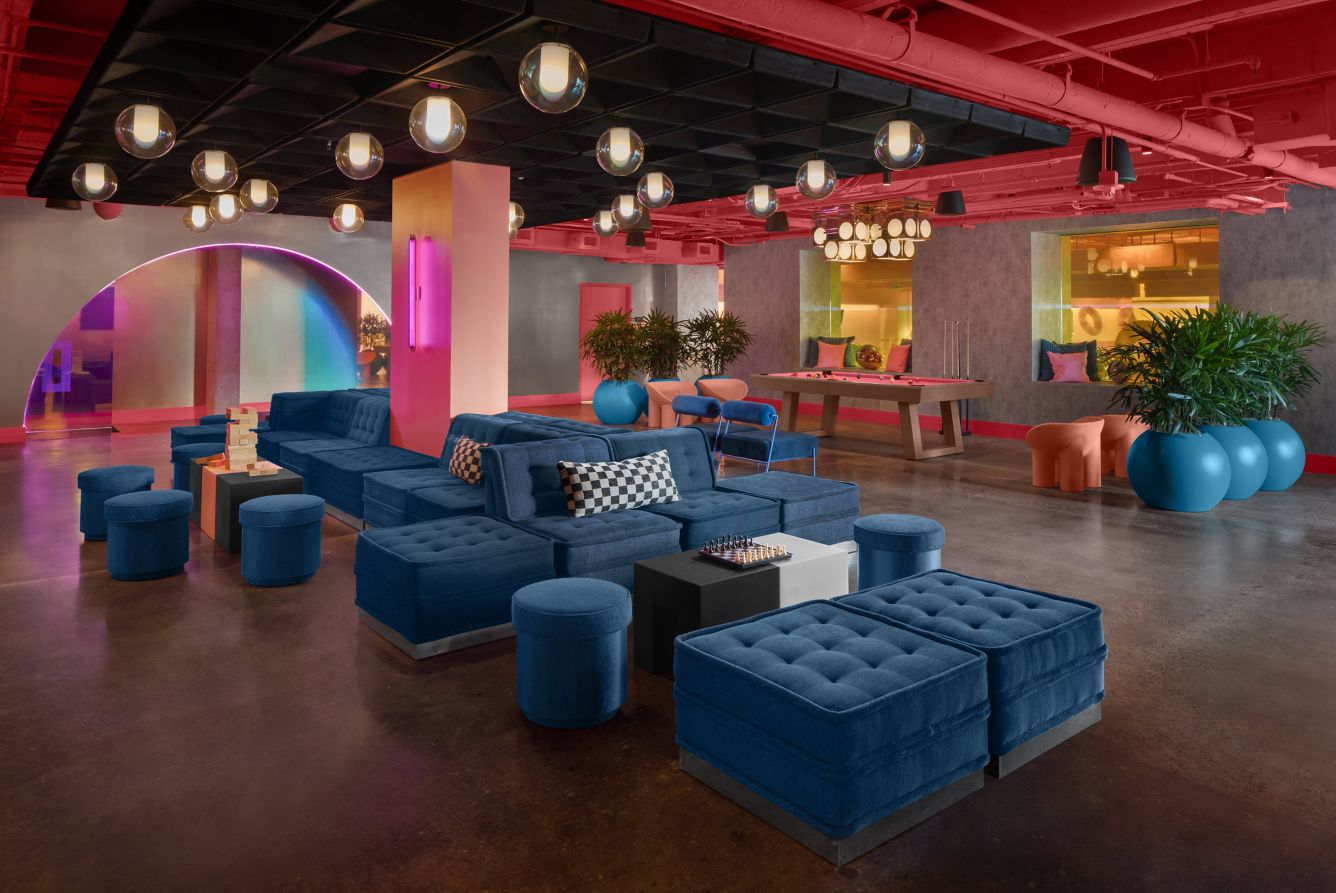 br-ausbr-rodeo-room-w-dj-40587_Classic-Hor